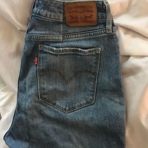 Levi’s jeans size 28